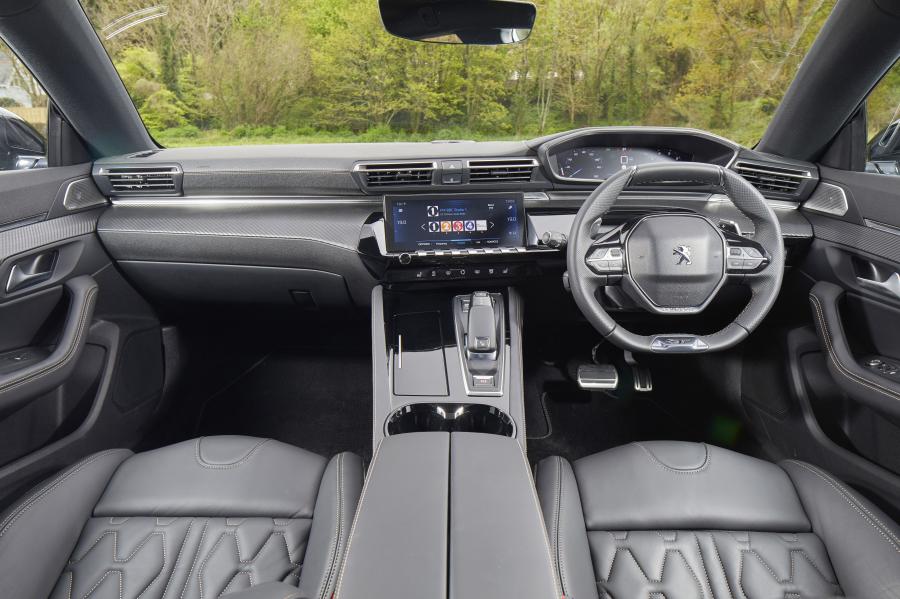 Торпедо Peugeot 508 SW GT 2019 года  (UK) (фото 3 из 14)